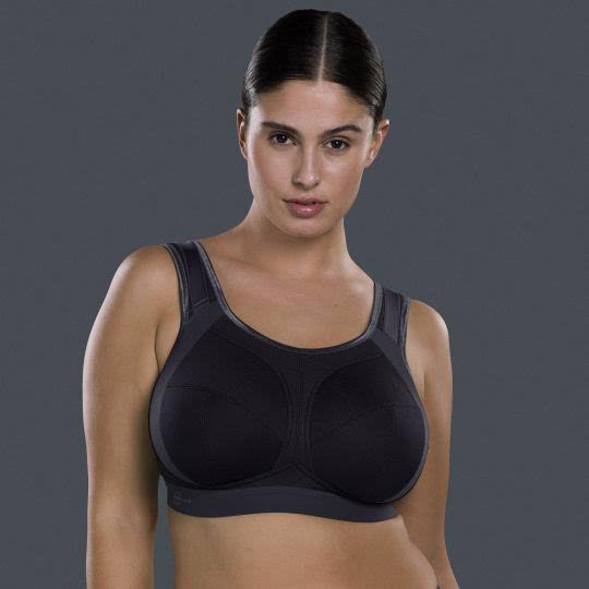 Frau in Anita Sport BH schwarz